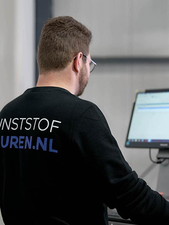 Productie van kunststof voordeur met CNS